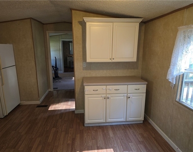 110 W Liberty Rd - Photo Thumbnail 12