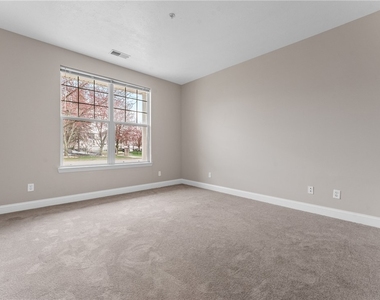 216 Adams Pointe Blvd - Photo Thumbnail 20