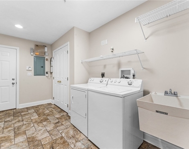 216 Adams Pointe Blvd - Photo Thumbnail 23
