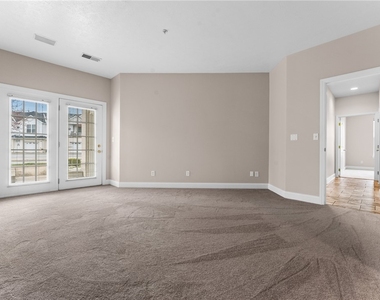 216 Adams Pointe Blvd - Photo Thumbnail 16