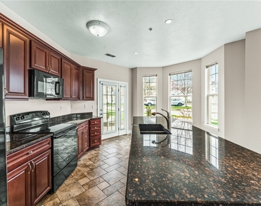216 Adams Pointe Blvd - Photo Thumbnail 12