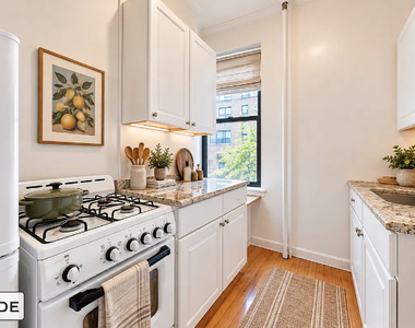 222 East 51st Street - Photo Thumbnail 2
