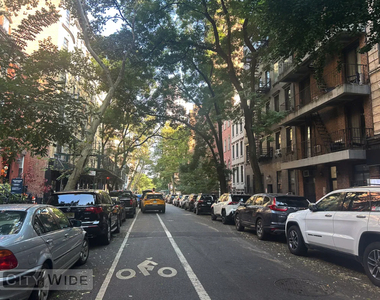 222 East 51st Street - Photo Thumbnail 4