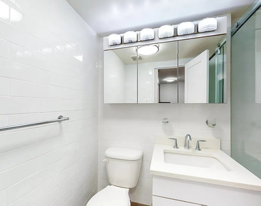 East 82nd Street - Photo Thumbnail 2