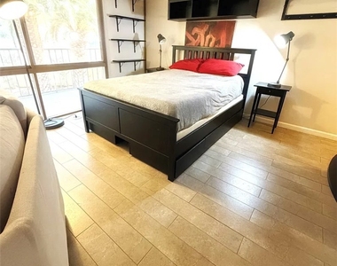 205 E Harmon Avenue - Photo Thumbnail 8