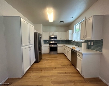 1237 Sun Village Avenue - Photo Thumbnail 8