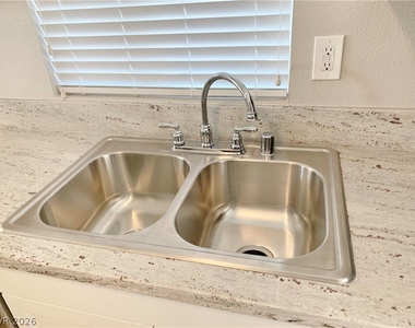 316 S 11th Street - Photo Thumbnail 5