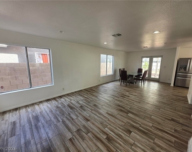 576 River Bed Street - Photo Thumbnail 3