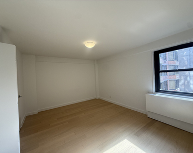 222 East 39th Street - Photo Thumbnail 9