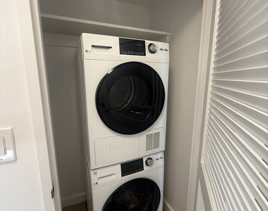 222 East 39th Street - Photo Thumbnail 6