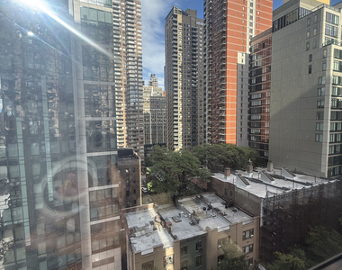 222 East 39th Street - Photo Thumbnail 2
