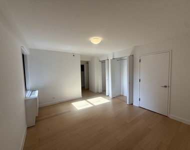 222 East 39th Street - Photo Thumbnail 8