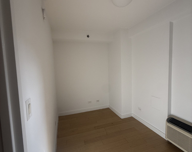 222 East 39th Street - Photo Thumbnail 12