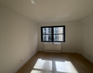 222 East 39th Street - Photo Thumbnail 7