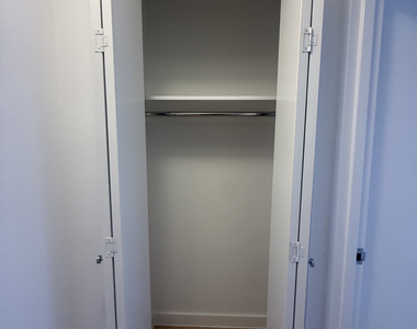222 East 39th Street - Photo Thumbnail 6