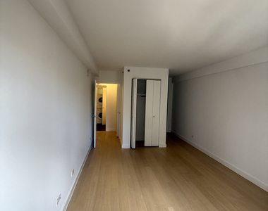222 East 39th Street - Photo Thumbnail 8