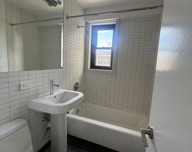 222 East 39th Street - Photo Thumbnail 11