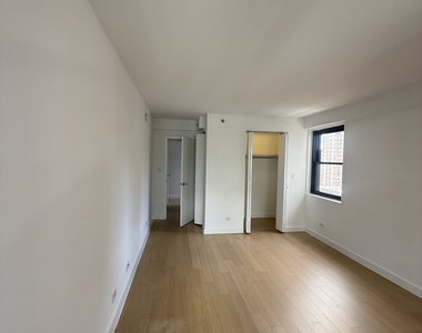 222 East 39th Street - Photo Thumbnail 7