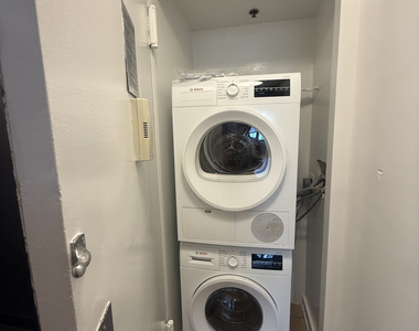222 East 39th Street - Photo Thumbnail 5