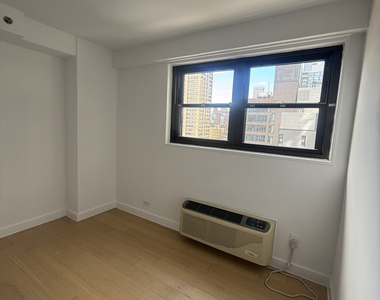 222 East 39th Street - Photo Thumbnail 9