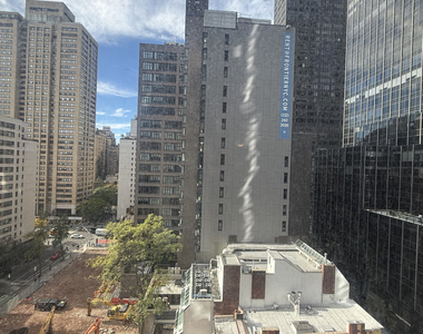 222 East 39th Street - Photo Thumbnail 3