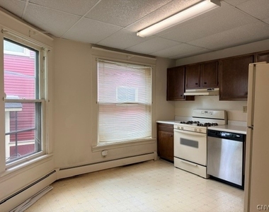 442 Main Street - Photo Thumbnail 4