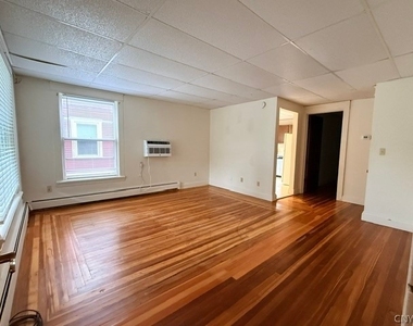 442 Main Street - Photo Thumbnail 2