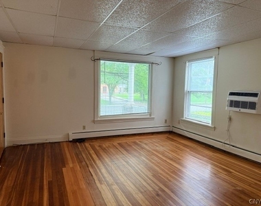 442 Main Street - Photo Thumbnail 1