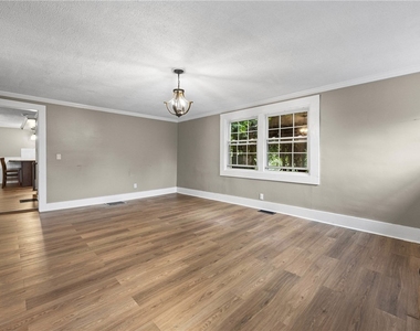 3762 Lake Rd N - Photo Thumbnail 8