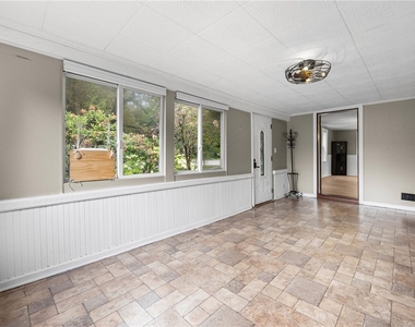 3762 Lake Rd N - Photo Thumbnail 2