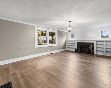 3762 Lake Rd N - Photo Thumbnail 6