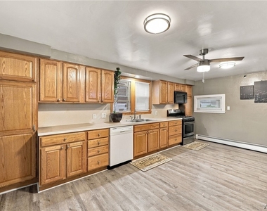 22 Euclid Avenue - Photo Thumbnail 5