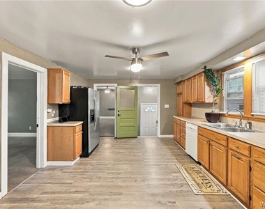 22 Euclid Avenue - Photo Thumbnail 3
