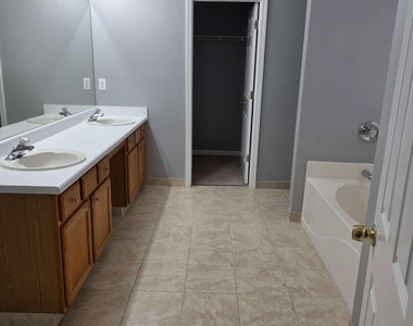 1529 Sydney Pond Circle - Photo Thumbnail 14
