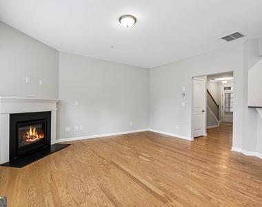 1208 Foxcroft Lane - Photo Thumbnail 2