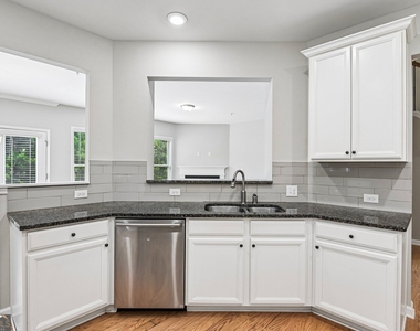 1208 Foxcroft Lane - Photo Thumbnail 9