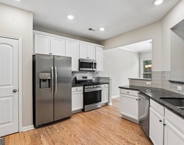 1208 Foxcroft Lane - Photo Thumbnail 7