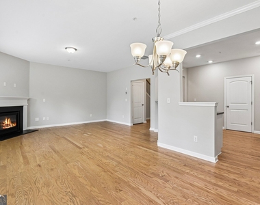 1208 Foxcroft Lane - Photo Thumbnail 6