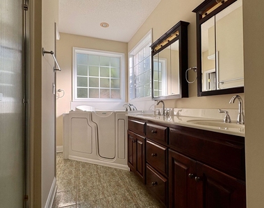 455 Joseph Chandler Drive - Photo Thumbnail 12