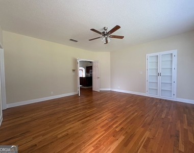 455 Joseph Chandler Drive - Photo Thumbnail 14