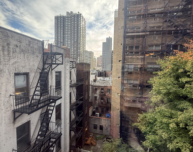 236 East 36th Street - Photo Thumbnail 2