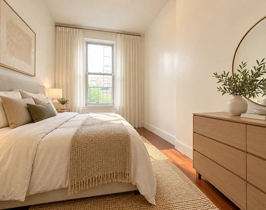864 Hart Street - Photo Thumbnail 4