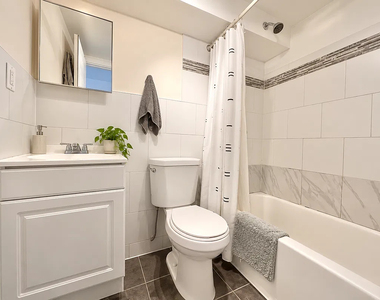 864 Hart Street - Photo Thumbnail 6