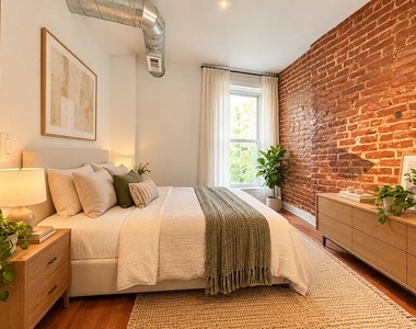 864 Hart Street - Photo Thumbnail 3