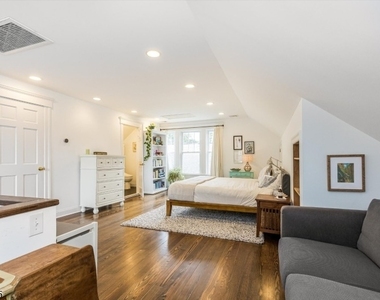 115 Sherman Pl - Photo Thumbnail 16