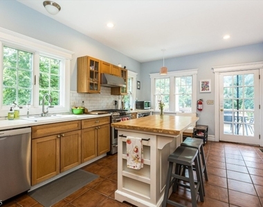 115 Sherman Pl - Photo Thumbnail 11