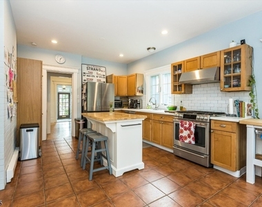 115 Sherman Pl - Photo Thumbnail 10