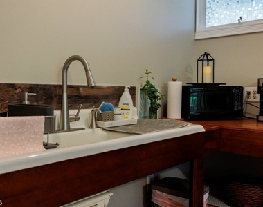 49 E Shore Dr - Photo Thumbnail 6