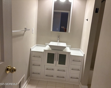 10 Windward Drive - Photo Thumbnail 7