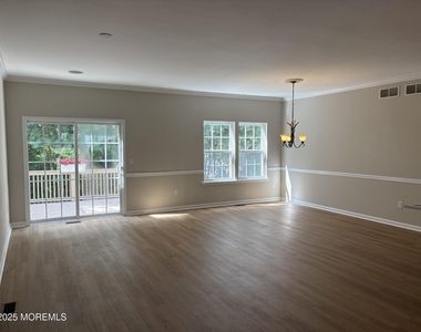 10 Windward Drive - Photo Thumbnail 1